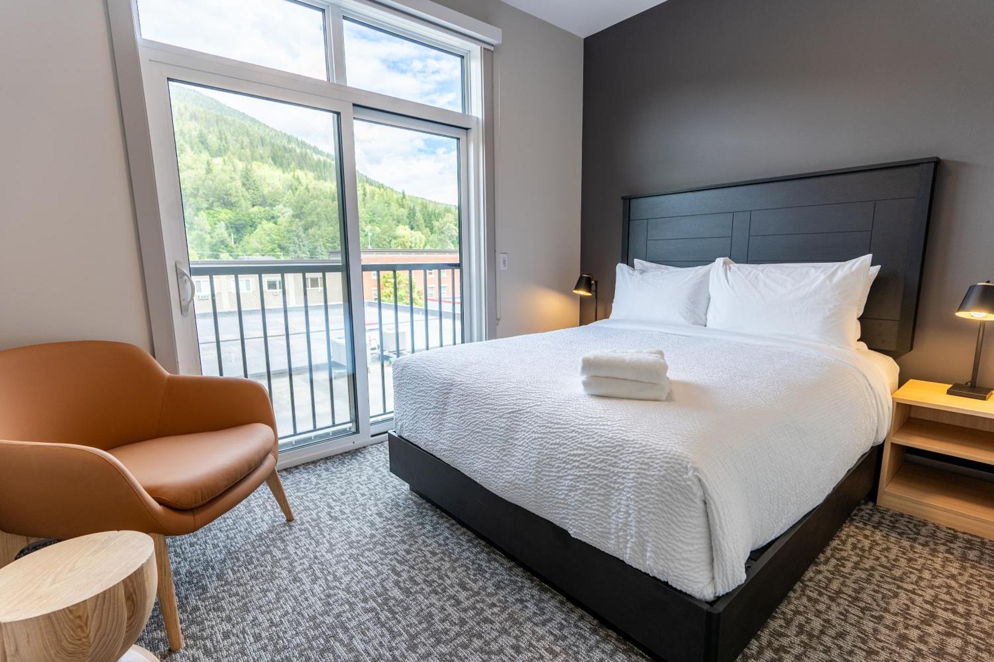 Basecamp Suites Revelstoke Extérieur photo