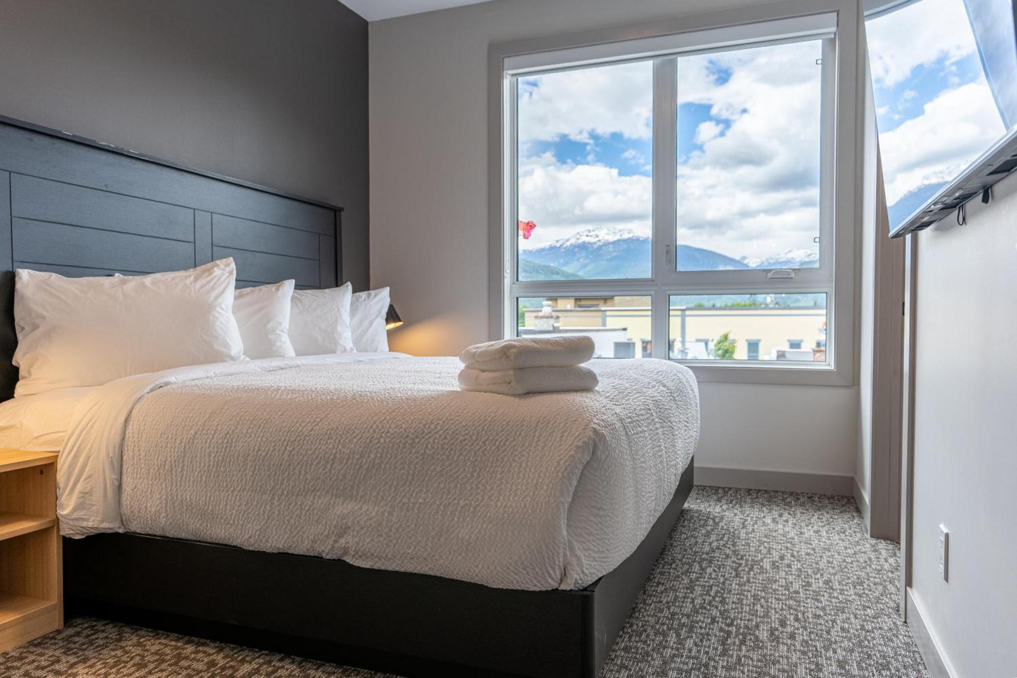 Basecamp Suites Revelstoke Extérieur photo