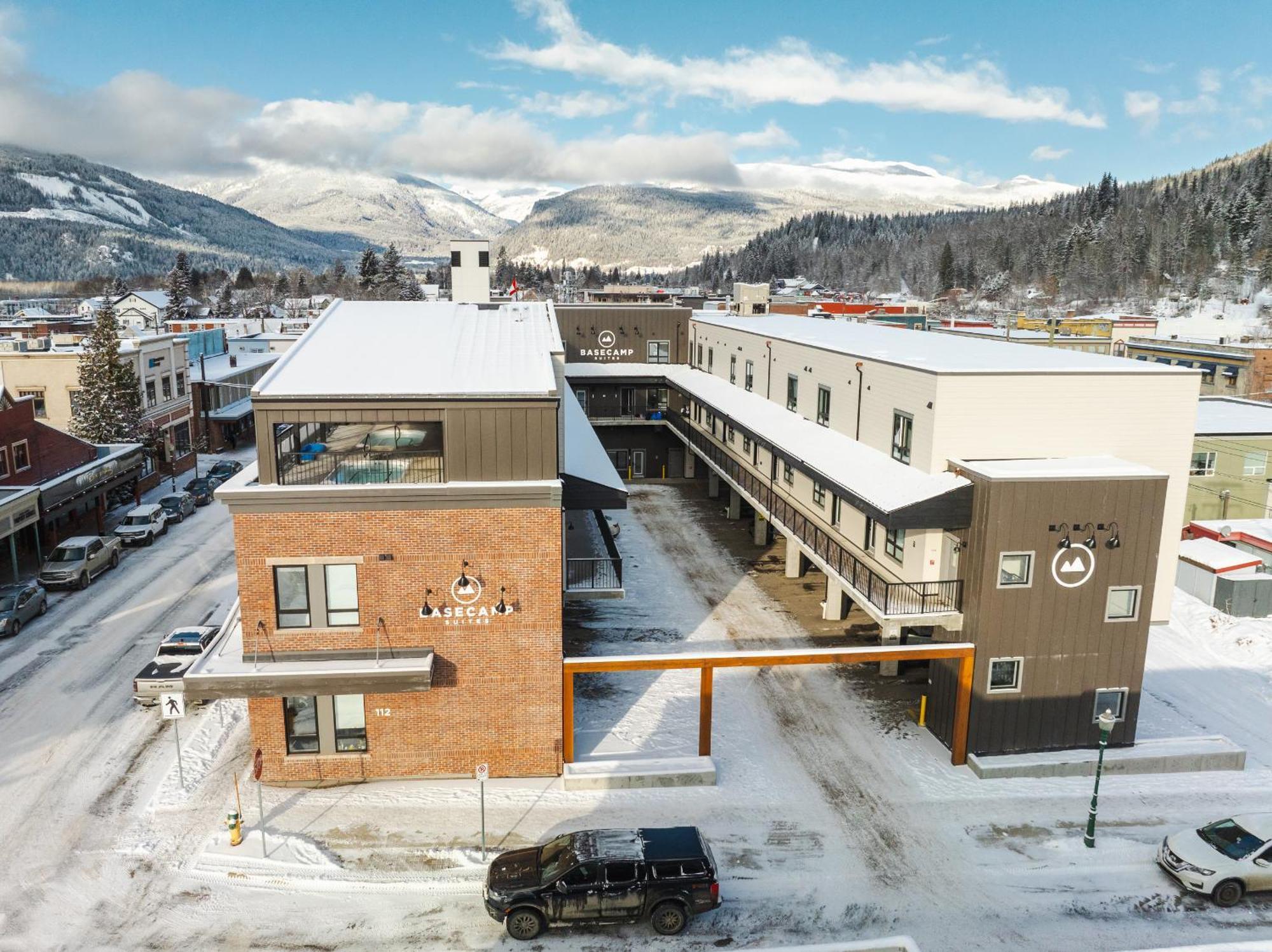 Basecamp Suites Revelstoke Extérieur photo